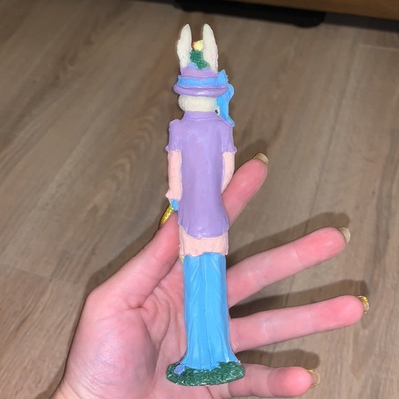 Easter Bunny Mama with baby chick skinny decor - Picture 2 of 4